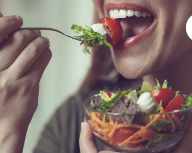 Mindful Eating: Guida Completa all'Alimentazione Consapevole