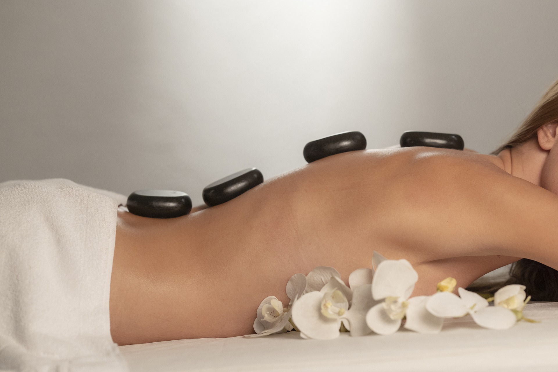 Stone Massage, come ritrovare il riequilibrio con le pietre 