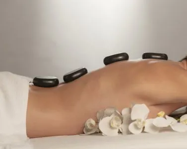 Stone Massage, come ritrovare il riequilibrio con le pietre 
