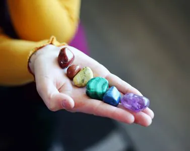 Cromo e Cristalloterapia, due scienze olistiche unite dal colore