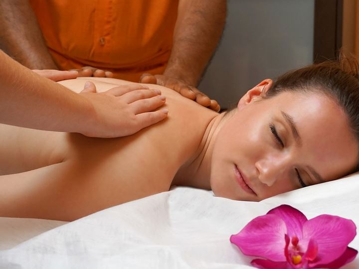 Lomi Lomi, il massaggio hawaiano della serenità
