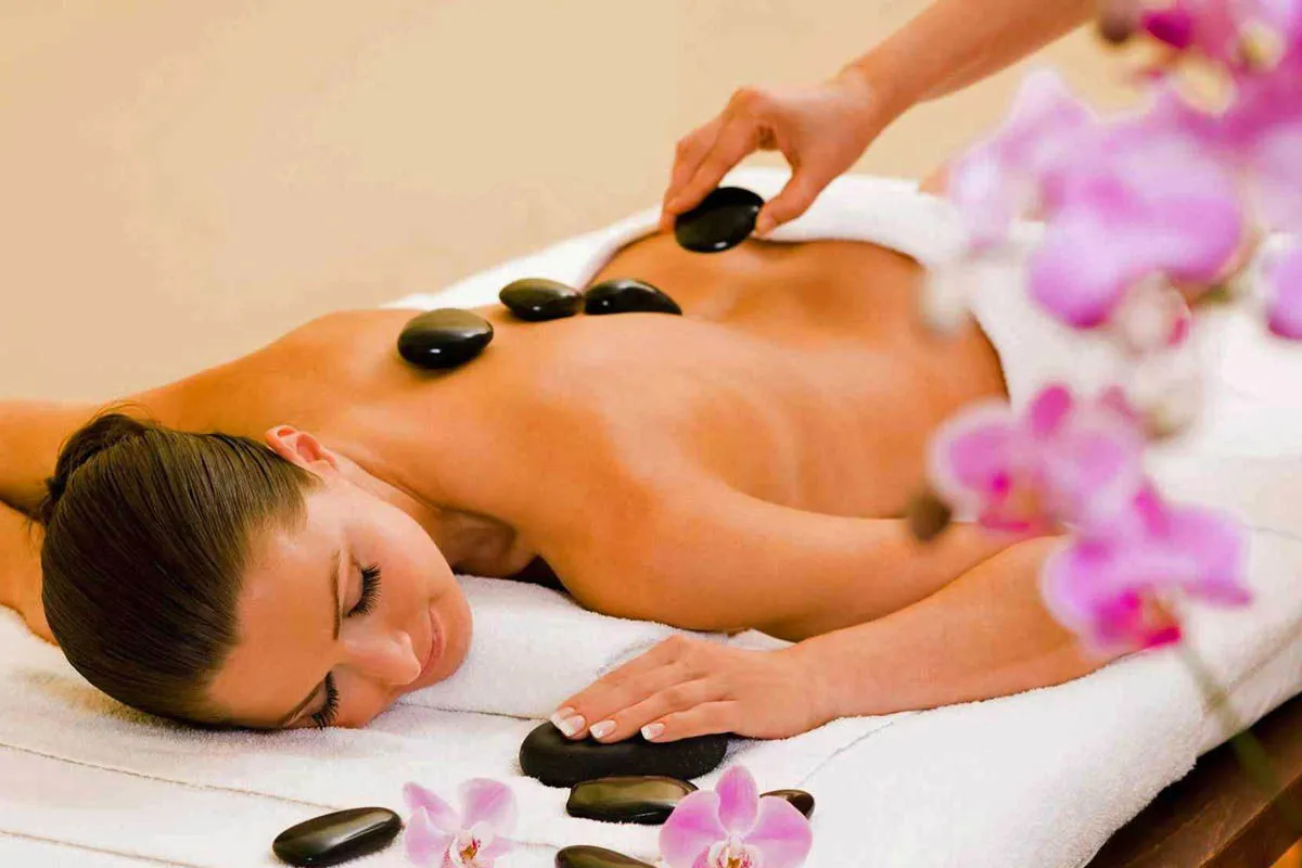 Operatore Stone Massage