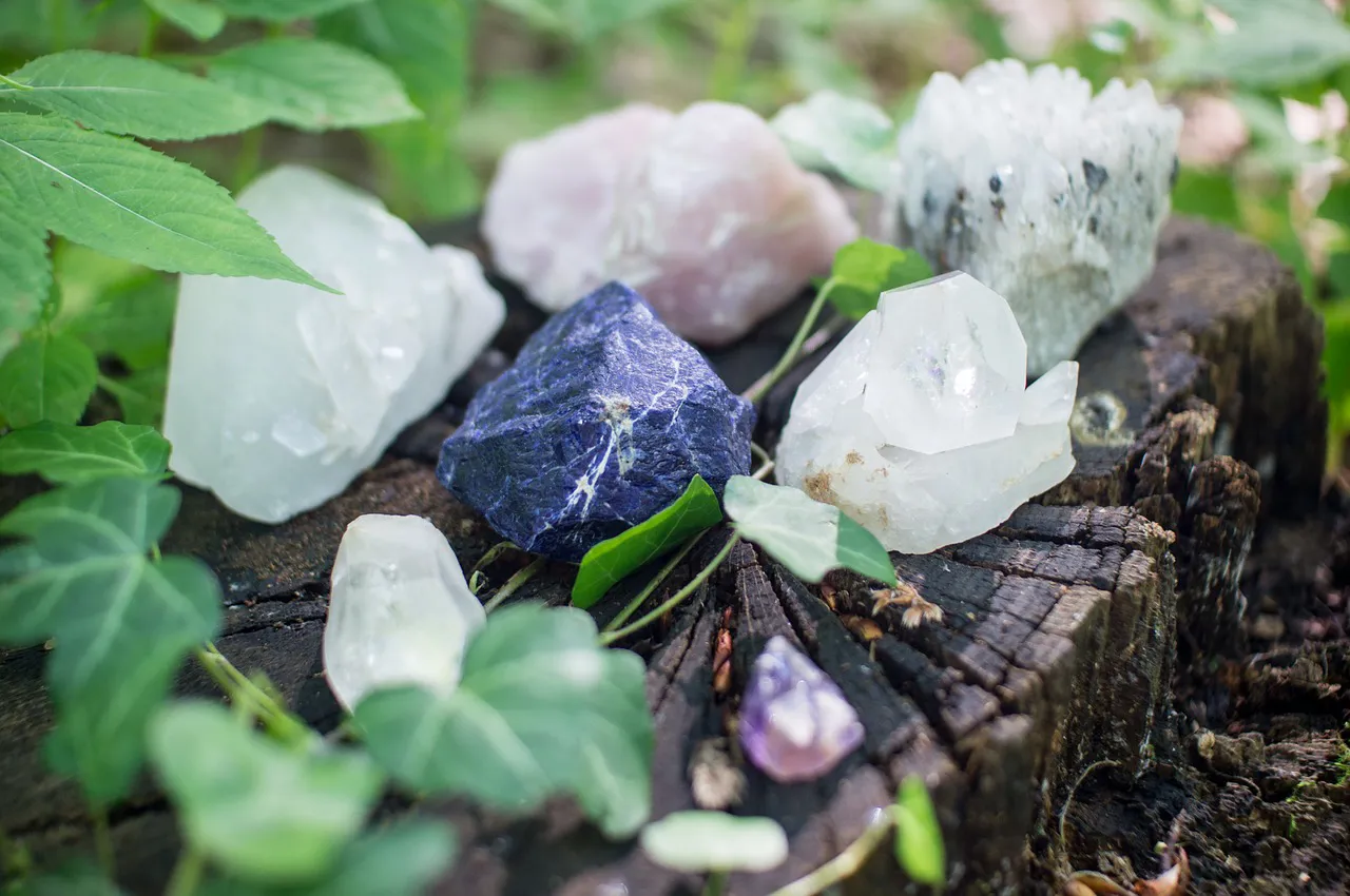 La Cristalloterapia, il potere energetico delle pietre. Un’antica disciplina per guarire