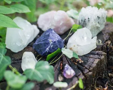 La Cristalloterapia, il potere energetico delle pietre. Un’antica disciplina per guarire